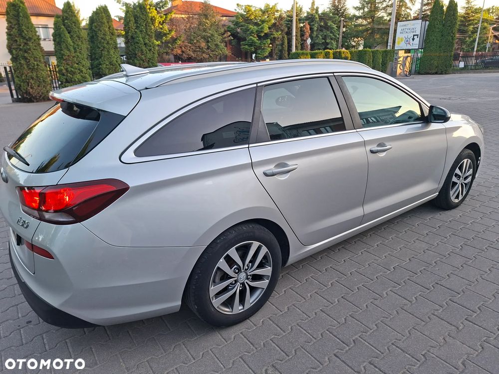 Hyundai i30 1.6 D Classic + - 7