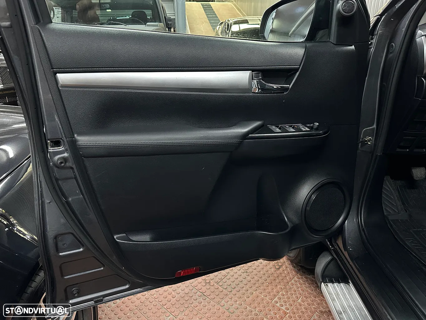 Toyota Hilux 2.4 D-4D 2WD CD Tracker - 35