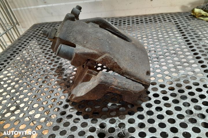 Etrier fata stanga Opel Zafira B [2005 - 2010] Minivan 5-usi 1.9 CDTI - 3