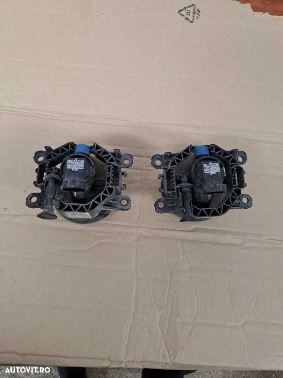 Proiector stanga/dreapta Dacia Duster Facelift an 2013-2017 - 2