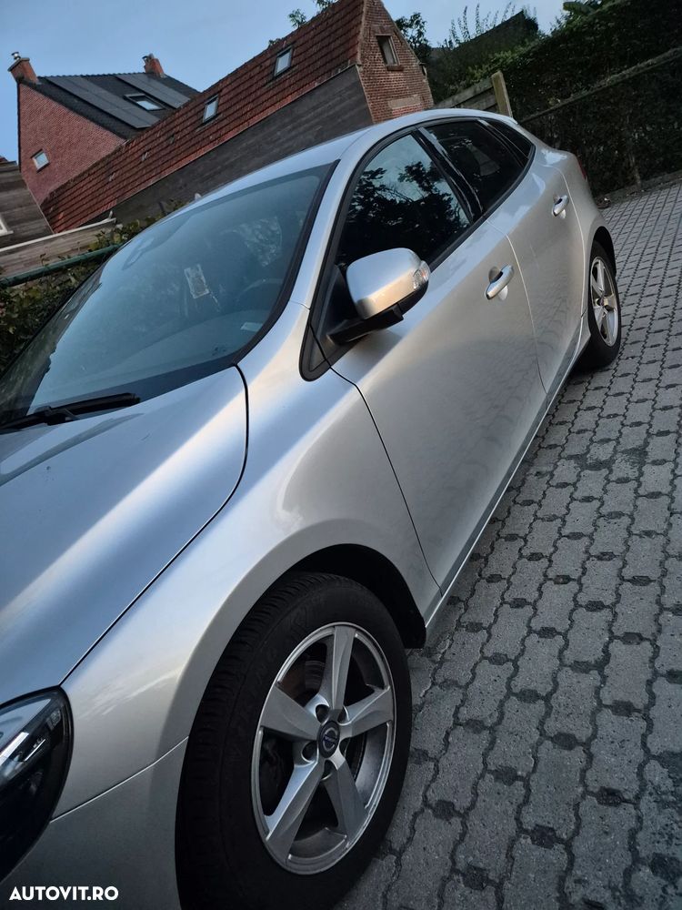 Volvo V40 D2 - 9
