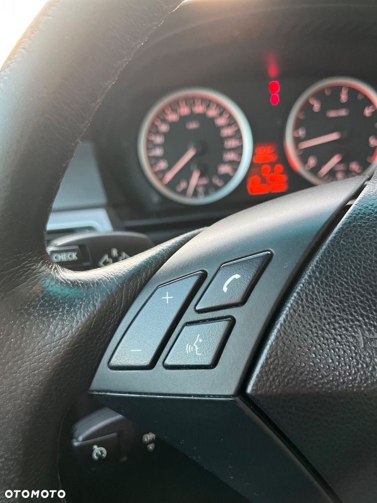 BMW Seria 5 525d Touring - 15