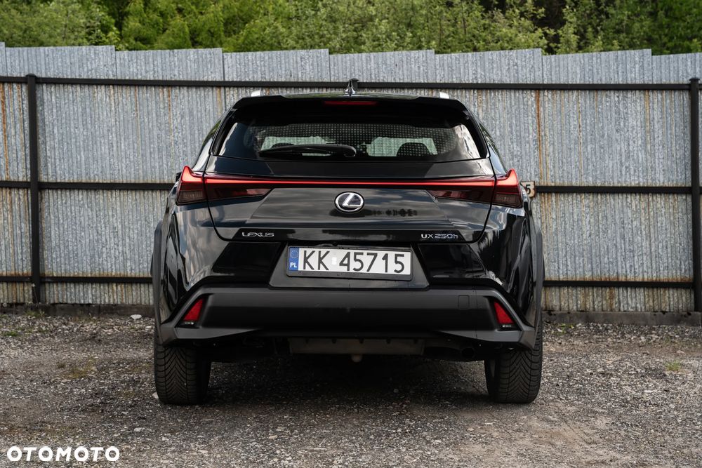 Lexus UX - 5