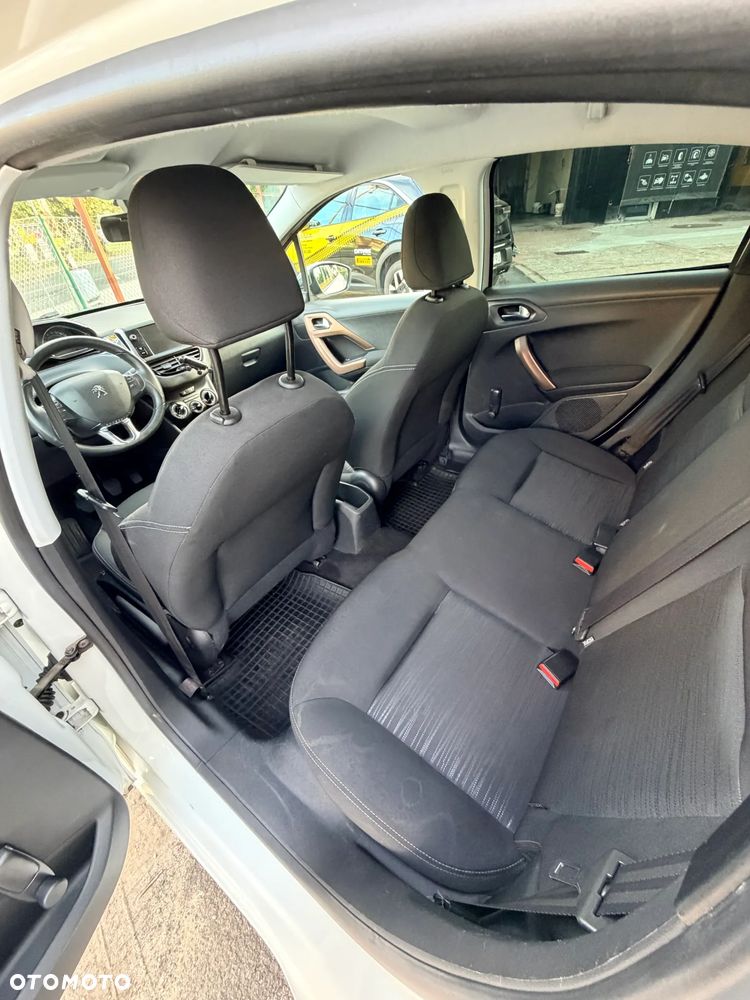 Peugeot 208 1.2 PureTech Style - 13
