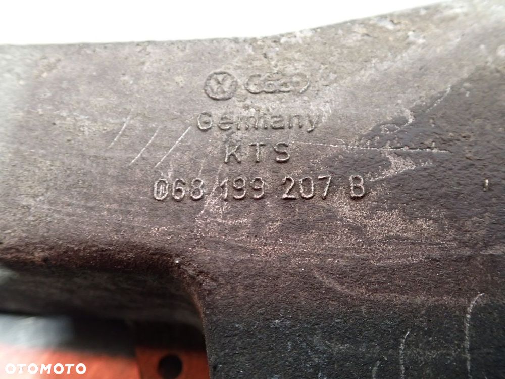 ŁAPA SILNIKA VOLKSWAGEN T3 - 7