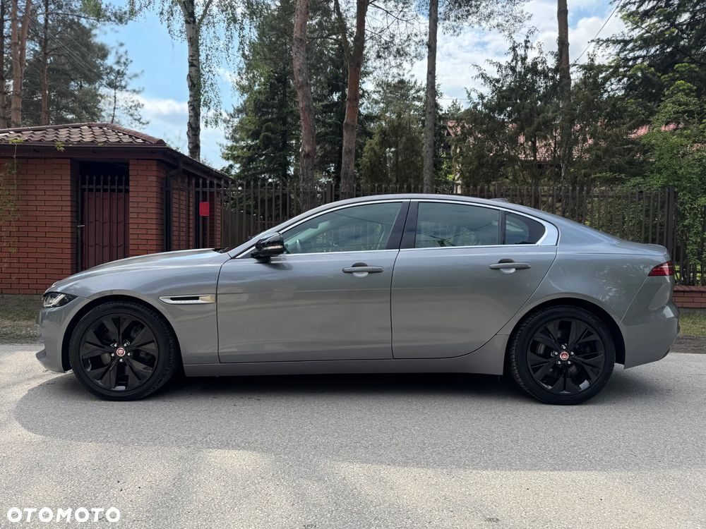 Jaguar XE D180 R-Dynamic S - 12
