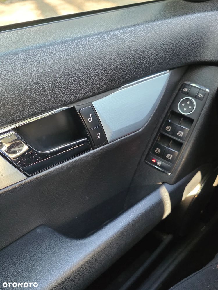 Mercedes-Benz Klasa C 220 CDI Elegance - 29