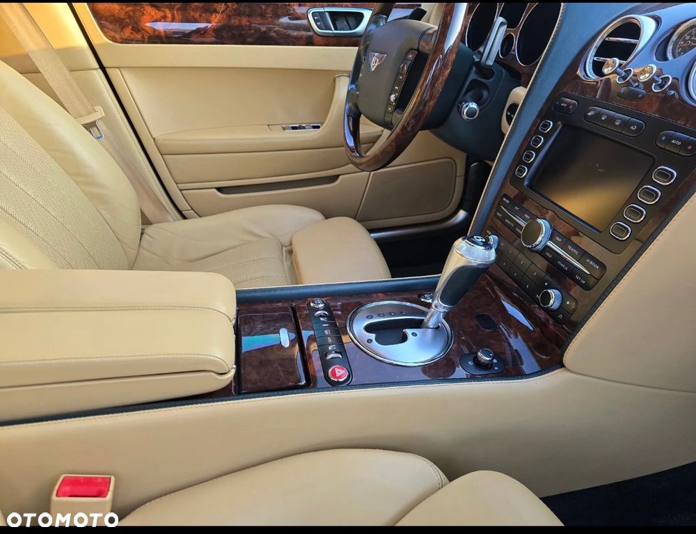 Bentley Flying Spur - 24