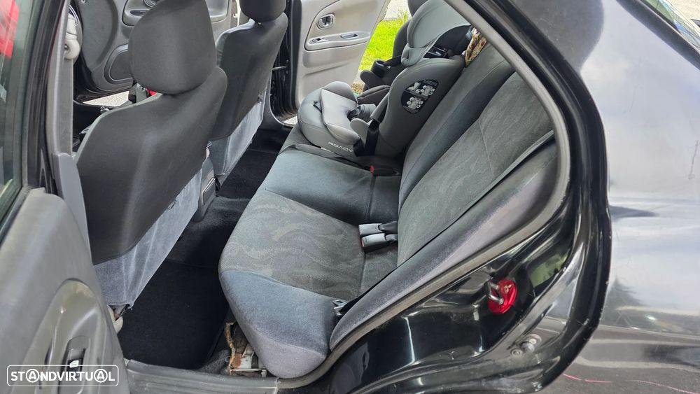 Mitsubishi Lancer 1.3 GLX - 20
