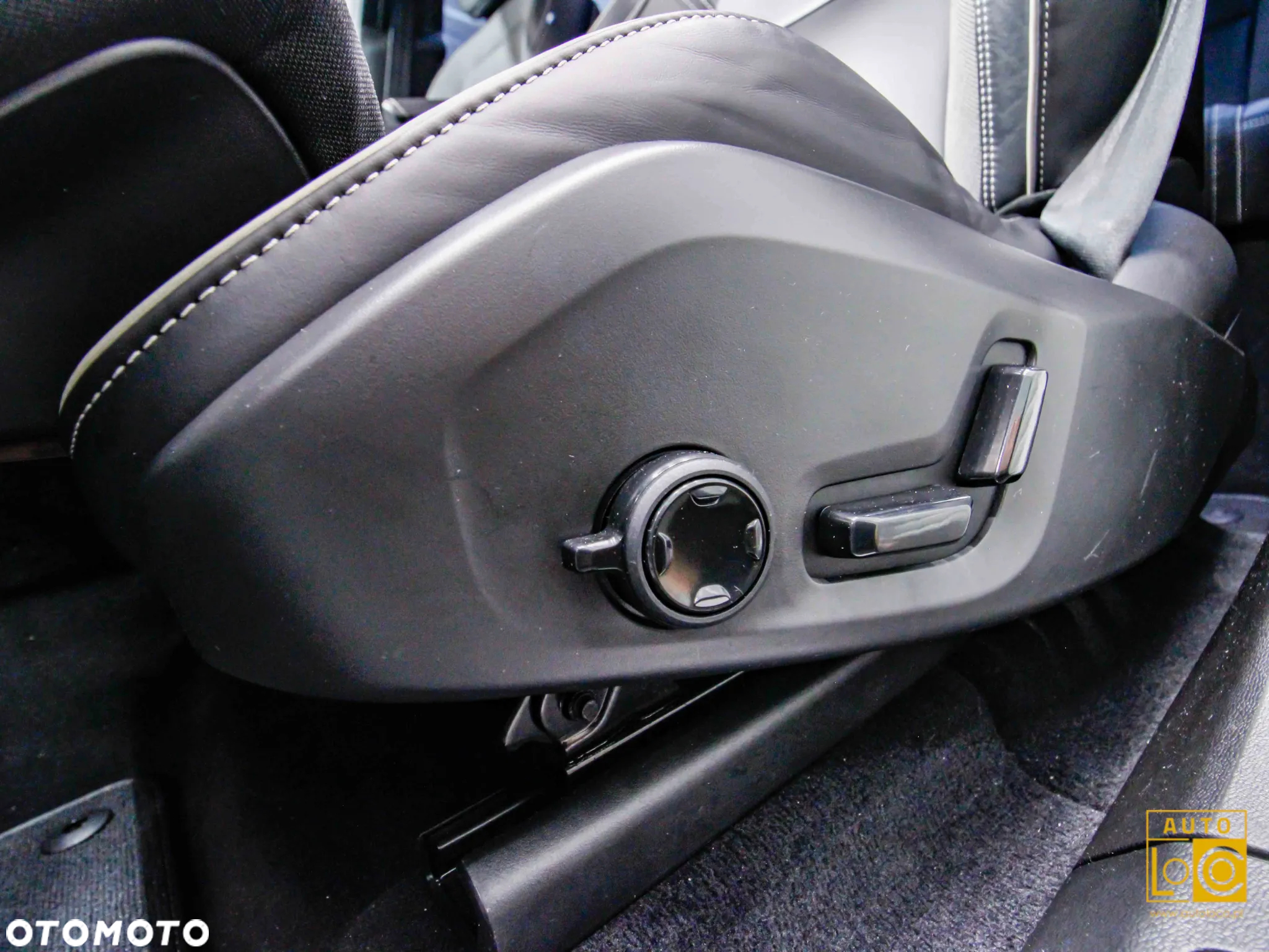 Volvo XC 60 B4 B R-Design - 31