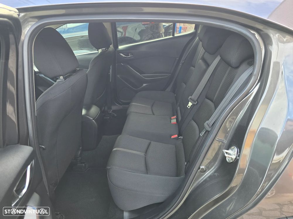 Mazda 3 Hatchback 1.5 Sky-G Evolve Navi - 22