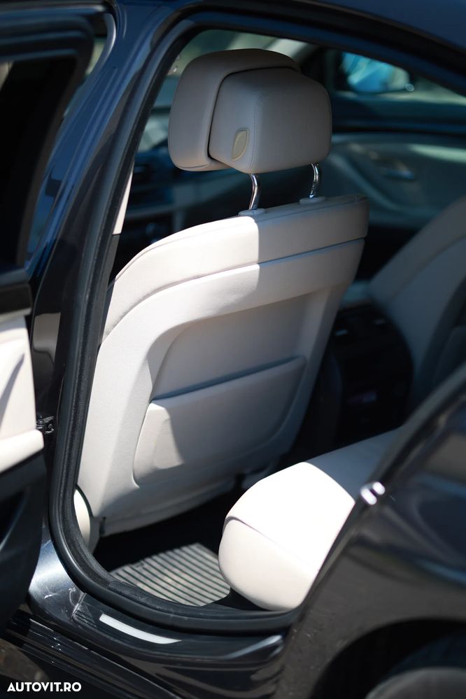 BMW Seria 5 525d xDrive - 24