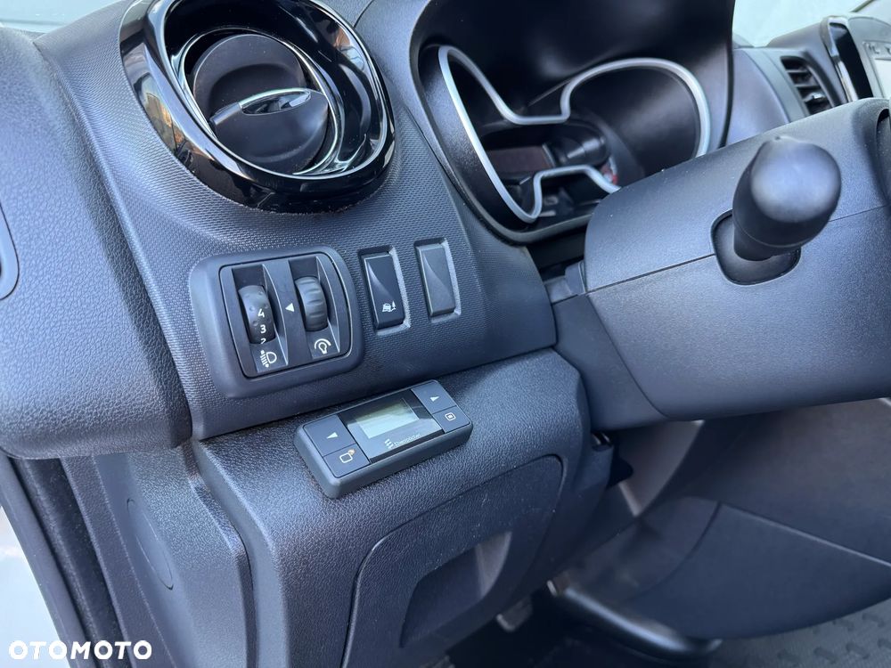 Opel Vivaro - 11