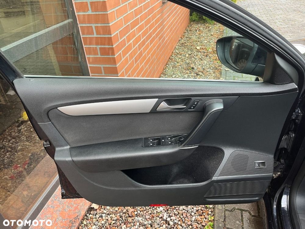 Volkswagen Passat - 23