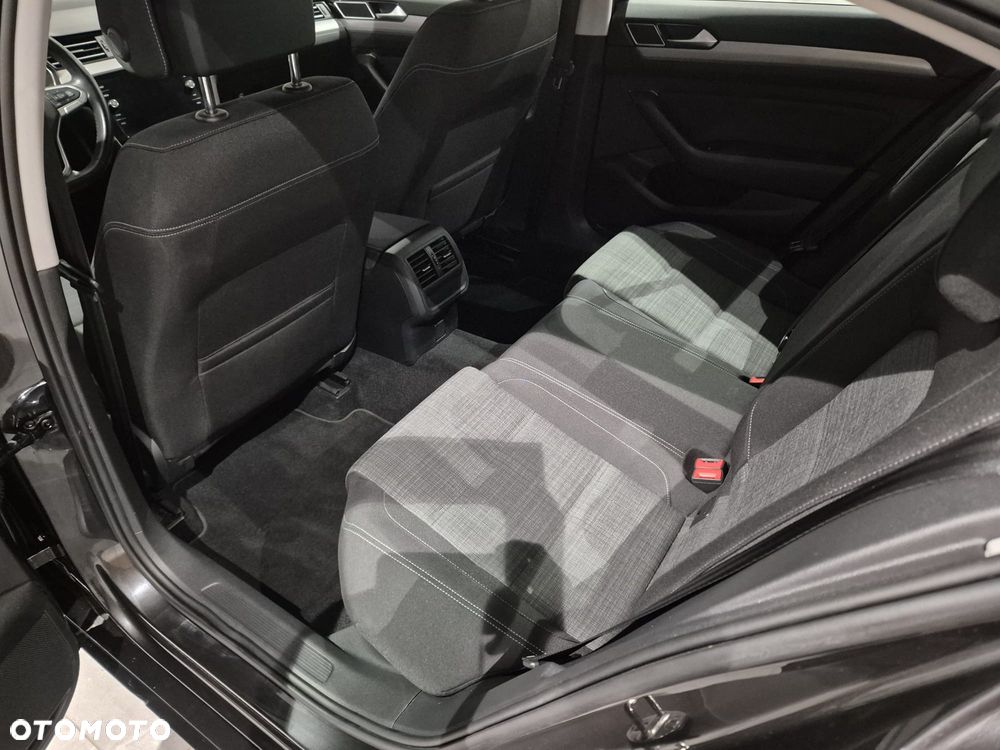 Volkswagen Passat 2.0 TDI EVO Business DSG - 12