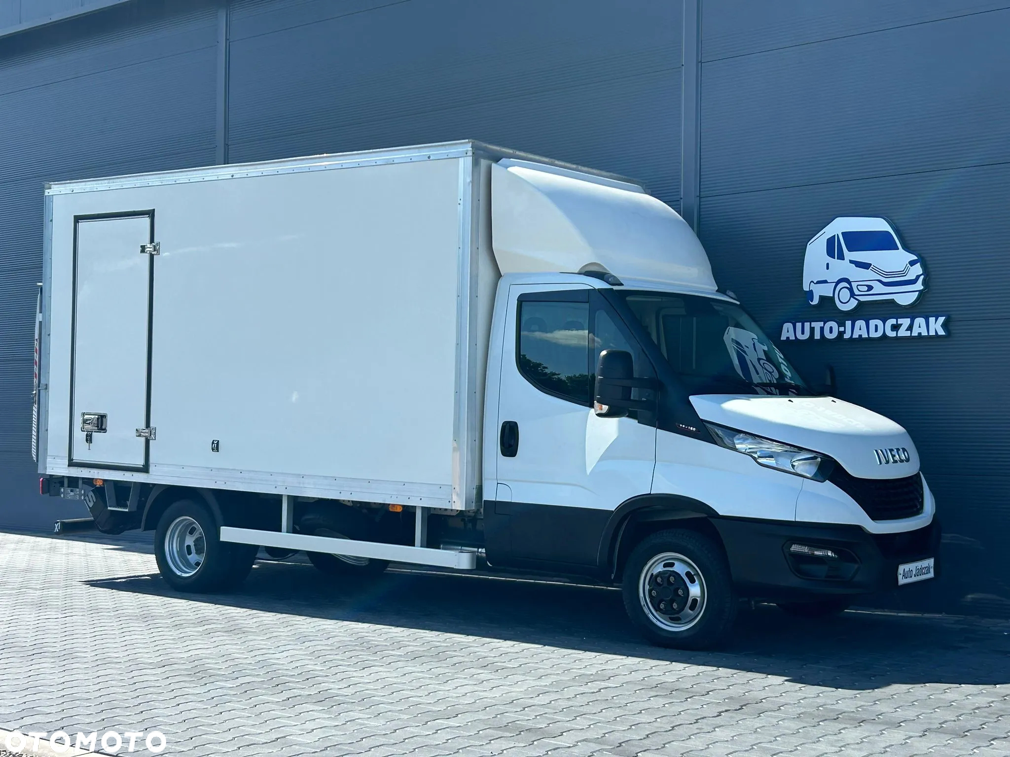 Iveco Daily 35C16 3.0 HPI Kontener 8 palet + winda 750kg + drzwi boczne **Niski przebieg**Na drążku**Wzmocniony**Climatronic**Sprowadzony**2022R** - 2
