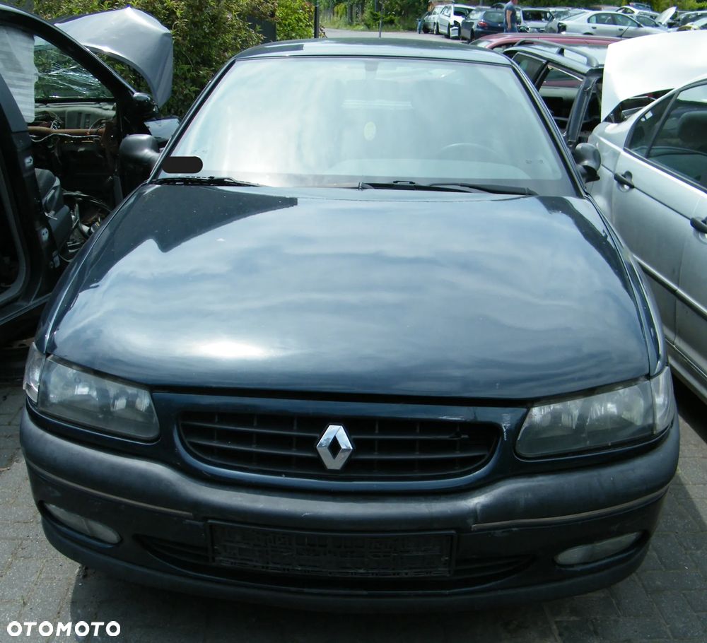 Renault Safrane (98-00r.) 2.0B 136KM. Silnik N7Q 710 Skrzynia VM1003. Cały na części GWARANCJA !!!  Przód Tył Zestaw Komplet Drzwi Klapa Zderzak Błotnik Maska Grill Atrapa Szyba Pas Lampa Lusterko Boczki Fotel Kanapa Kokpit Deska Rozdzielcza Przełącznik Włącznik Sterownik Przewody Wiązka Instalacja Moduł Komputer Czujnik Listwa Pompa Alternator Wtryski Głowica Rozrusznik Kompresor Sprzęgło Dwumas Silnik Skrzynia ABS Klimatyzacji Paliwa Wspomagania Kolektor Turbina Przepustnica Zawór Chłodnica Koło Hak Belka Sanki Zawieszenie Mcpherson Półoś Amortyzator Wydech Tłumik Zacisk Most - 3