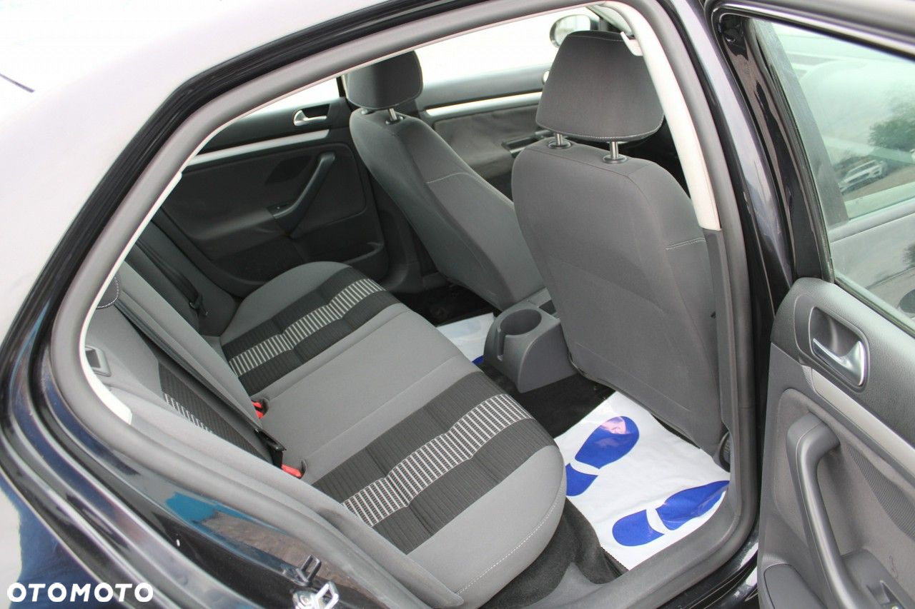 Volkswagen Jetta - 22