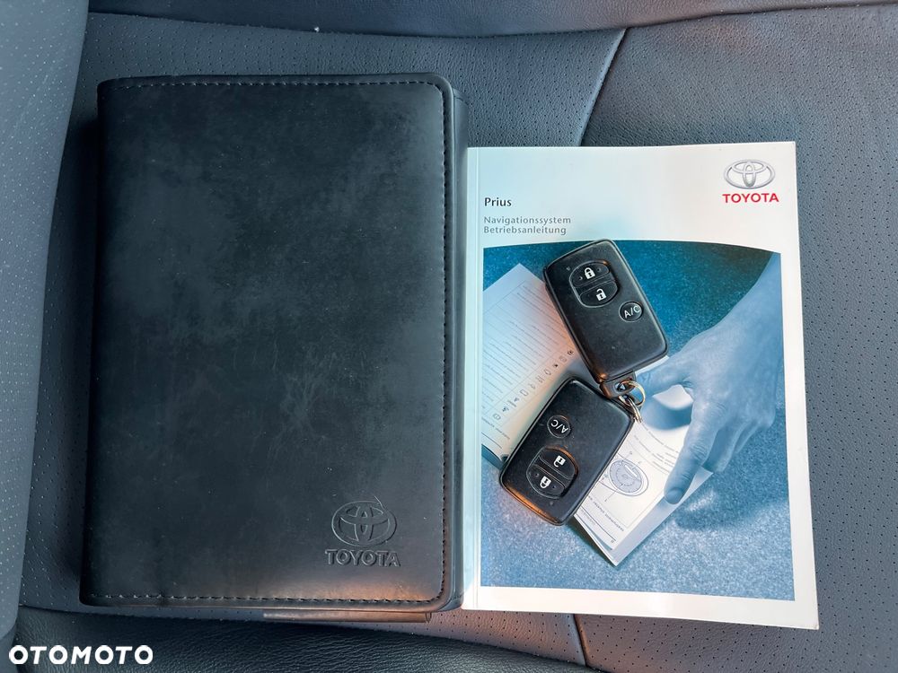 Toyota Prius (Hybrid) Executive - 39