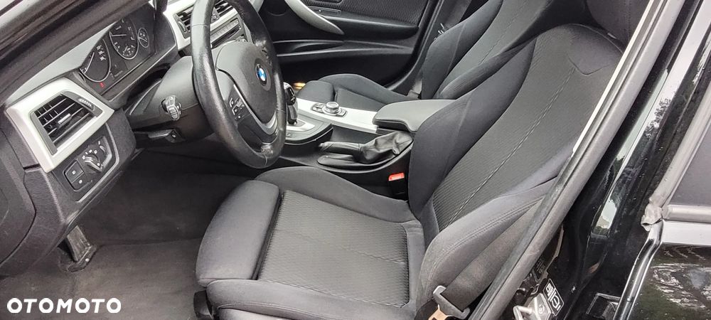 BMW Seria 3 320d Touring - 15