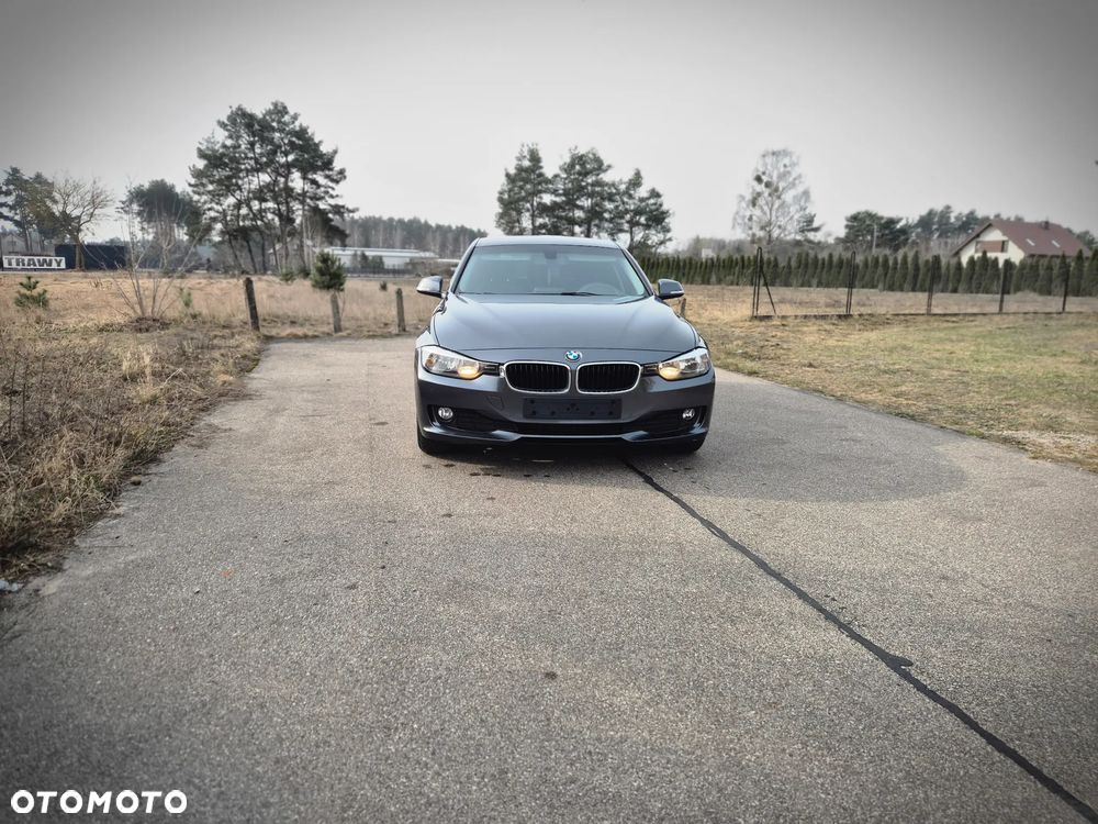 BMW Seria 3 316d - 12