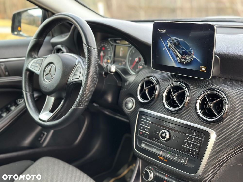 Mercedes-Benz GLA 220 d 4-Matic Style - 30