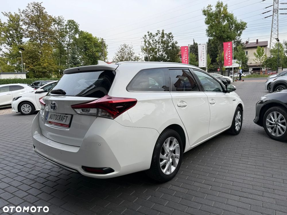 Toyota Auris Hybrid 135 Premium - 24
