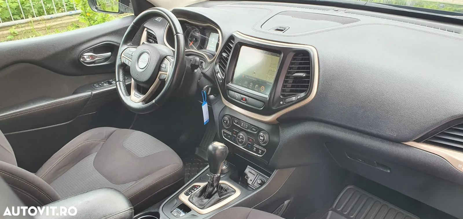 Jeep Cherokee - 12