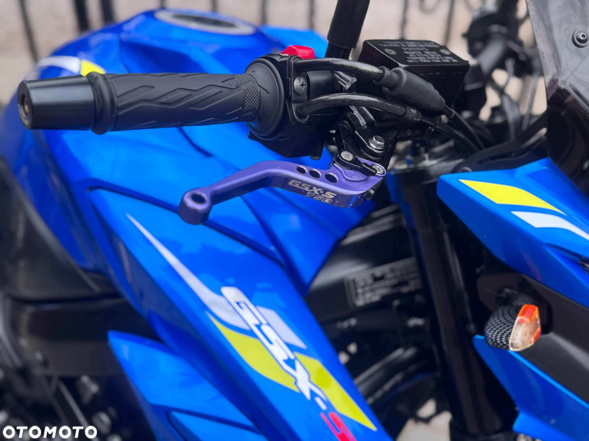 Suzuki GSX - 26