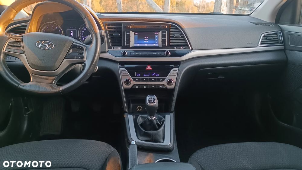 Hyundai Elantra 1.6 Comfort - 6