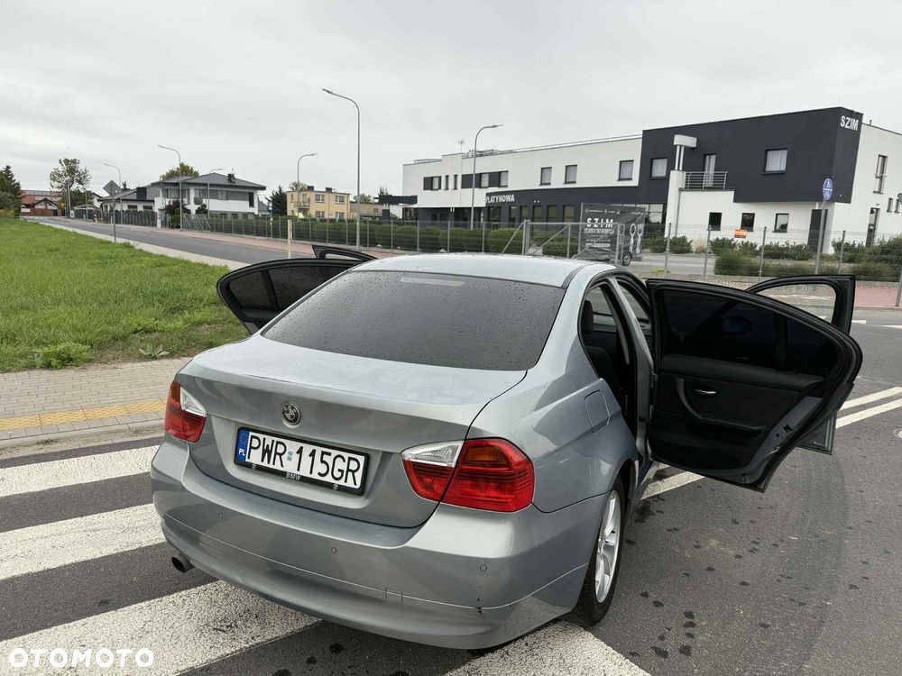 BMW Seria 3 320i - 5