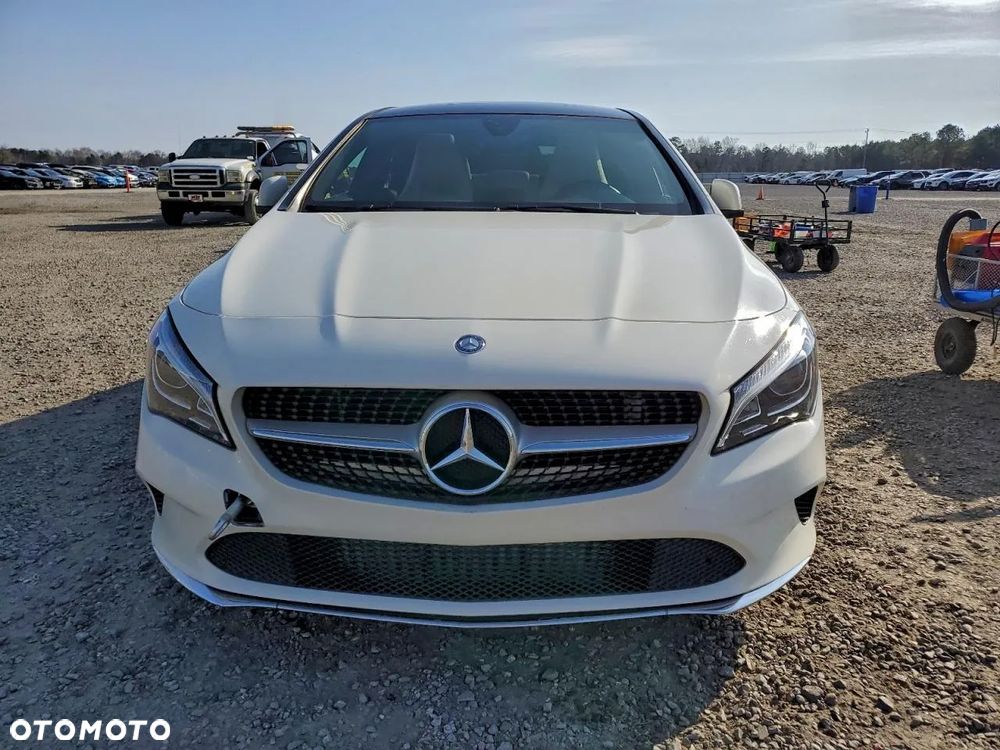 Mercedes-Benz CLA 250 4Matic 7G-DCT - 5