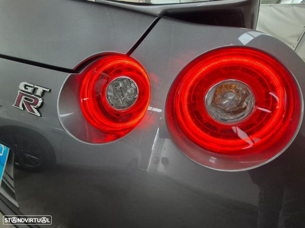 Nissan GT-R 3.8 V6 Black Edition - 12