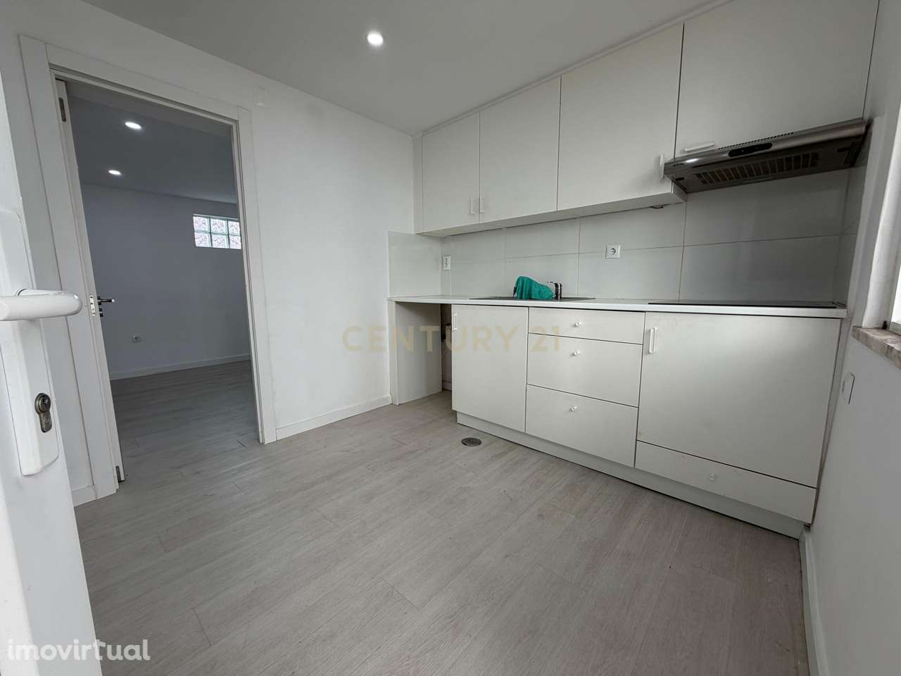 Moradia T2 no Feijó (Bairro Bento Gonçalves)  + Anexo T1 - Grande imagem: 2/22