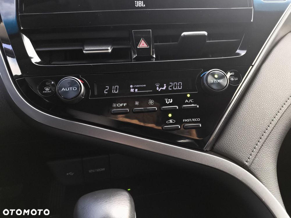 Toyota Camry 2.5 Hybrid Executive CVT - 19