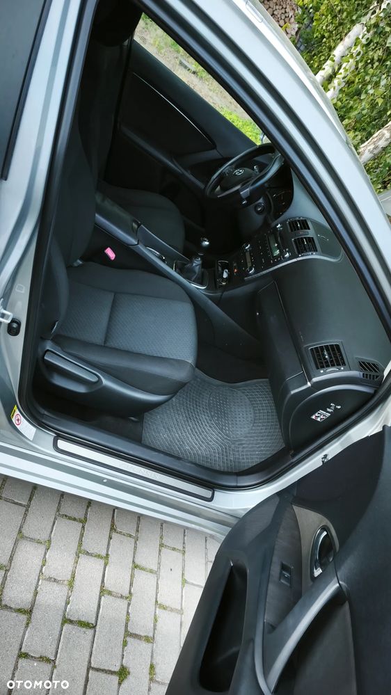 Toyota Avensis - 13