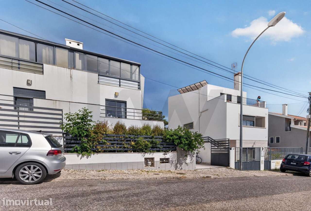 Moradia T3+2 com Terraço, Duas Salas e Excelente Localização em Caxias - Grande imagem: 4/60