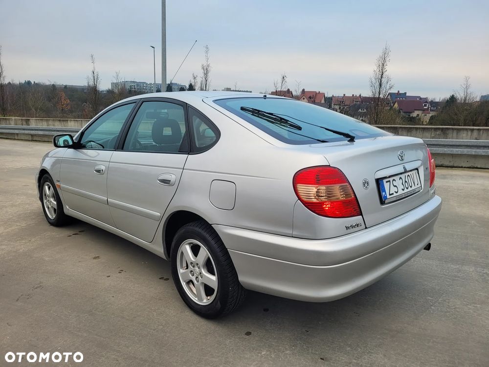 Toyota Avensis - 4