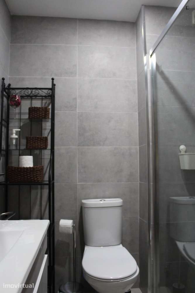 Quarto - localizado em Santa Marinha Porto - Grande imagem: 5/21