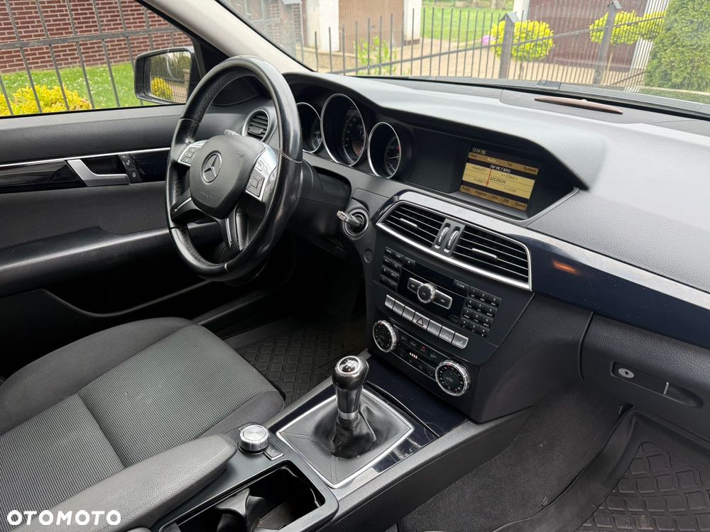 Mercedes-Benz Klasa C 200 CGI BlueEFFICIENCY Elegance - 12