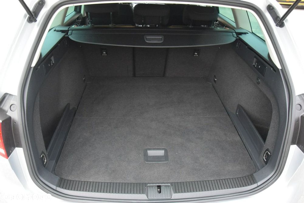 Volkswagen Passat - 16