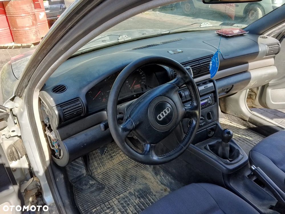 Audi A4 B5 Przed Lift (94-97.) 1.9 TDI 89KM. Silnik AHU Skrzynia DHL lakier LY7M / L5.Cały na części. GWARANCJA !!! Przód Tył Zestaw Komplet Drzwi Klapa Zderzak Błotnik Maska Grill Atrapa Szyba Pas Lampa Lusterko Boczki Fotel Kanapa Kokpit Deska Rozdzielcza Przełącznik Włącznik Sterownik Przewody Wiązka Instalacja Moduł Komputer Czujnik Listwa Pompa Alternator Wtryski Głowica Rozrusznik Kompresor Sprzęgło Dwumas Silnik Skrzynia ABS Klimatyzacji Paliwa Wspomagania Kolektor Turbina Przepustnica Zawór Chłodnica Koło Hak Belka Sanki Zawieszenie Mcpherson Półoś Amortyzator Wydech Tłumik Zacisk Most - 9