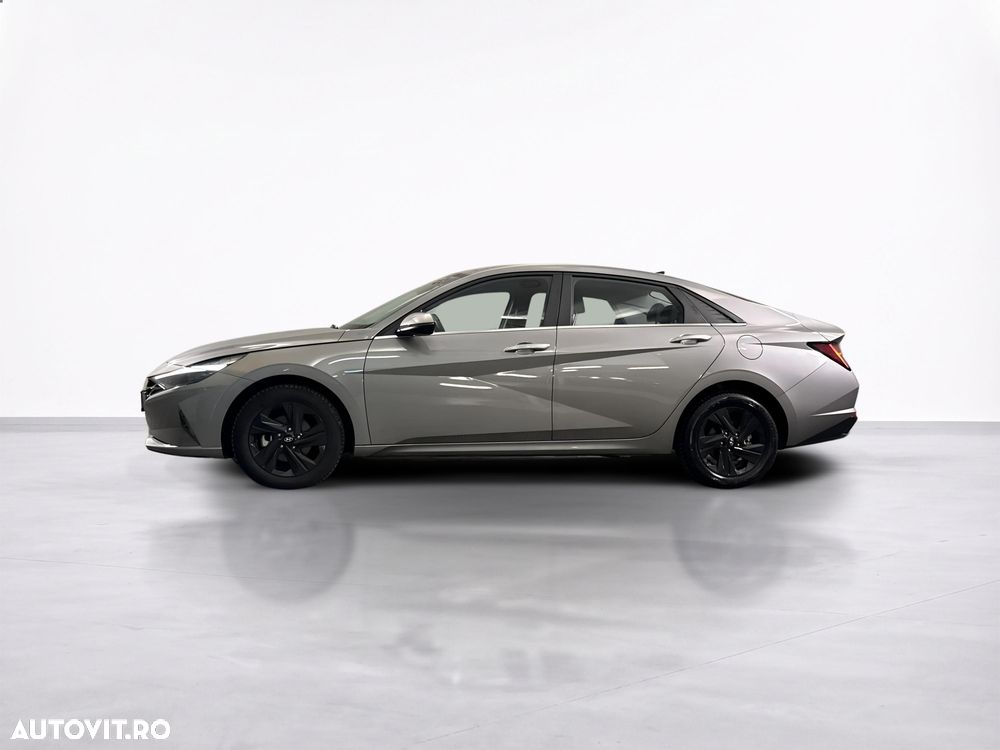 Hyundai Elantra - 3
