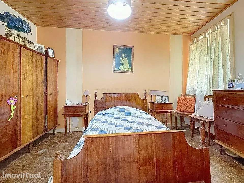 Invista no Centro de Ponta Delgada – Moradia com Enorme Potencial - Grande imagem: 5/26