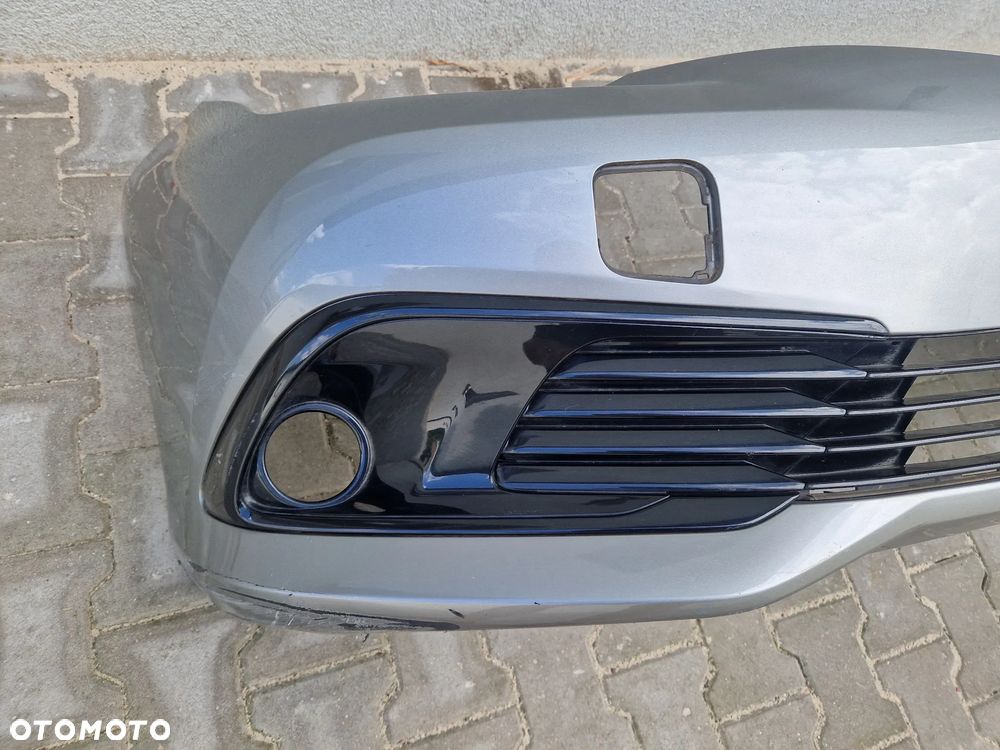 Zderzak Toyota Auris II lift 2015 - bez dziur - 5
