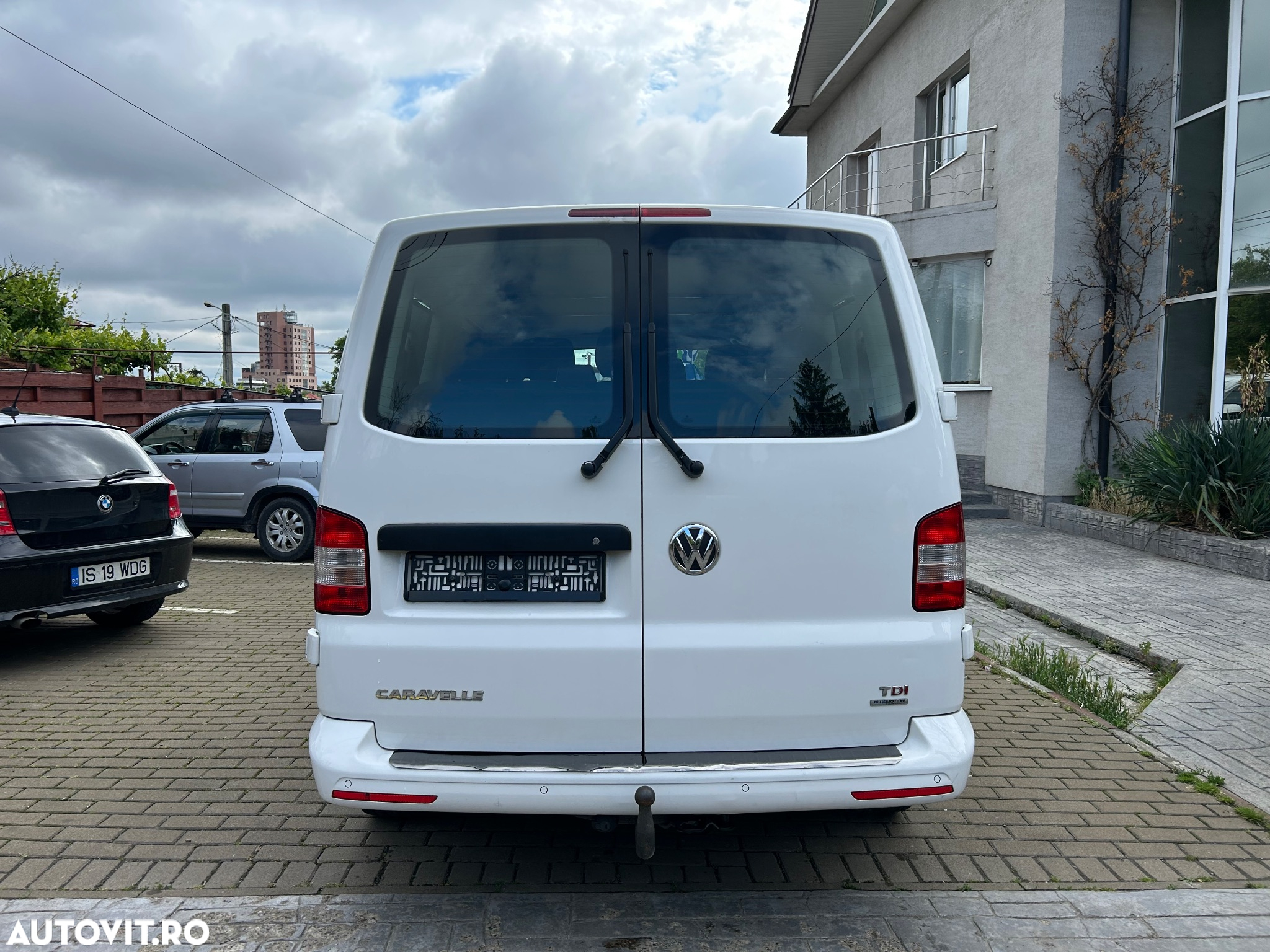 Volkswagen Caravelle - 11