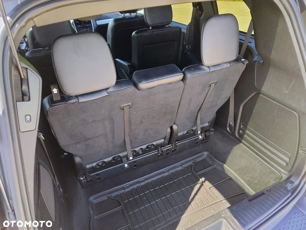 Dodge Grand Caravan - 12