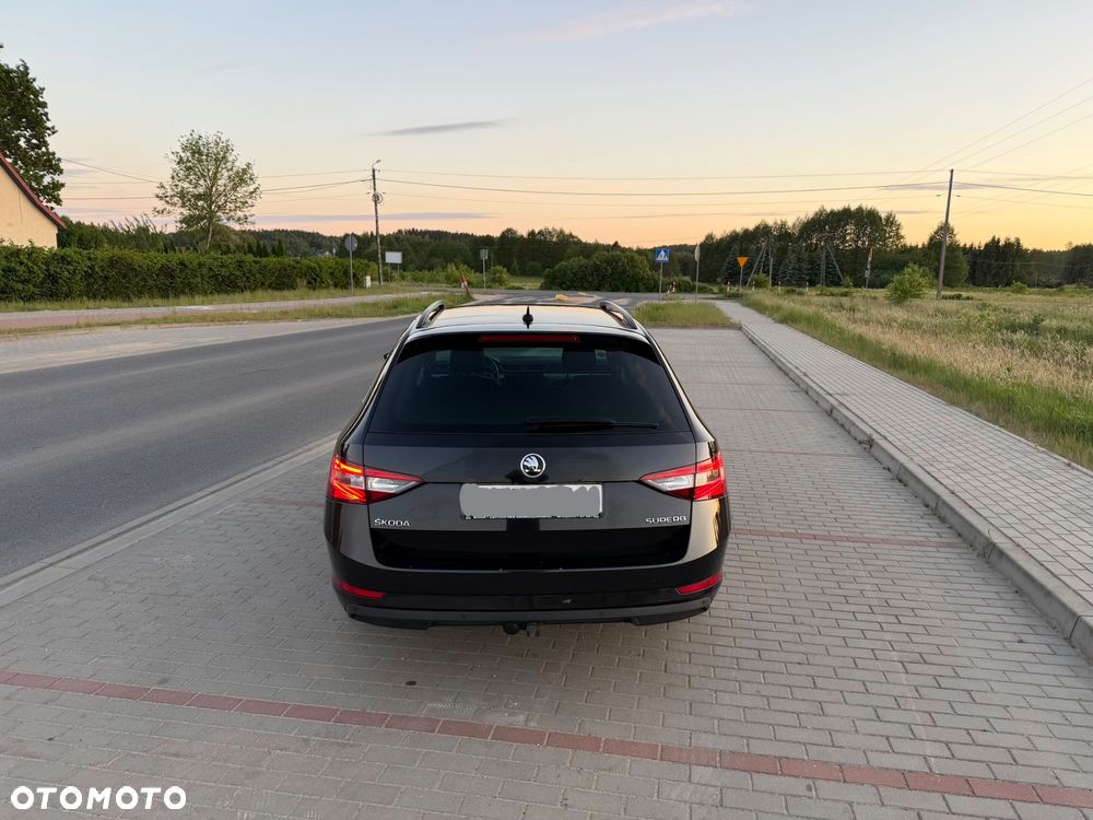 Skoda Superb 2.0 TDI Sportline - 6