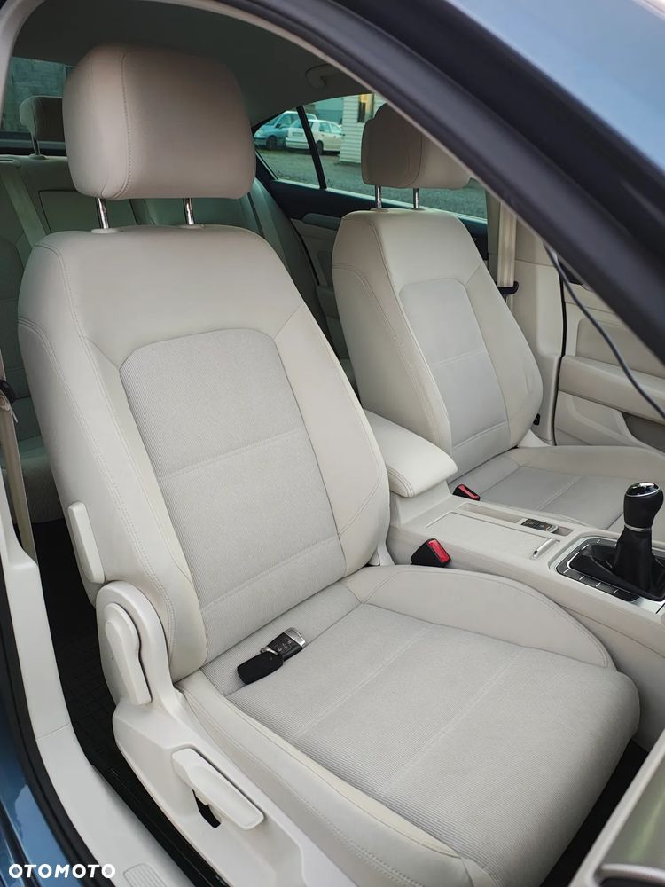 Volkswagen Passat - 14