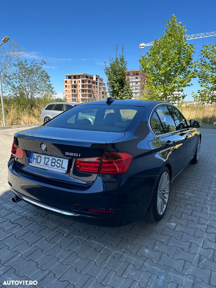 BMW Seria 3 320i Aut. Luxury Line - 3
